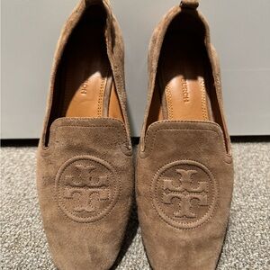 Tory Burch Brown Tan Loafers with Embossed Logo